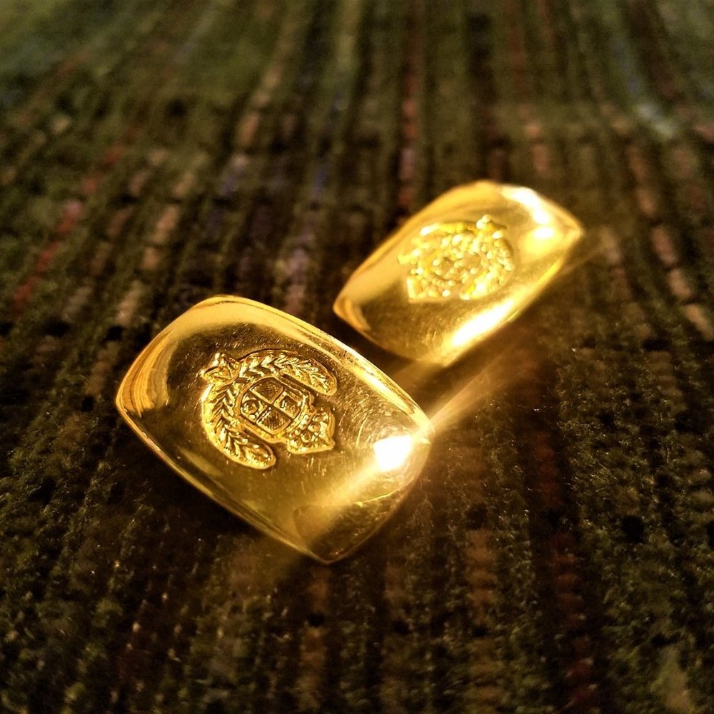 Vintage 1980's Gold tone Liz Claiborne Coat of Arms Clip on earrings